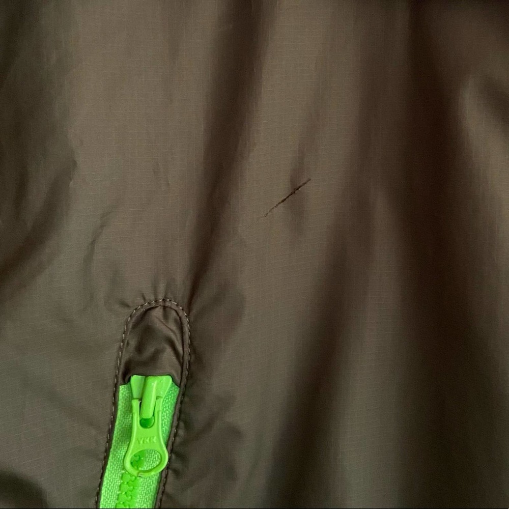 Nike Green Performance Jacket For Active Pursuits - image 8
